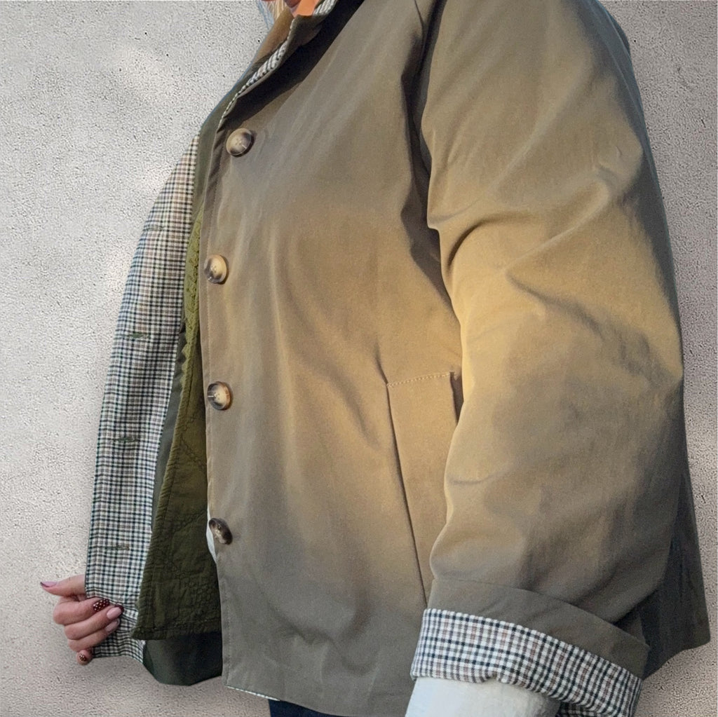 Trench court kaki