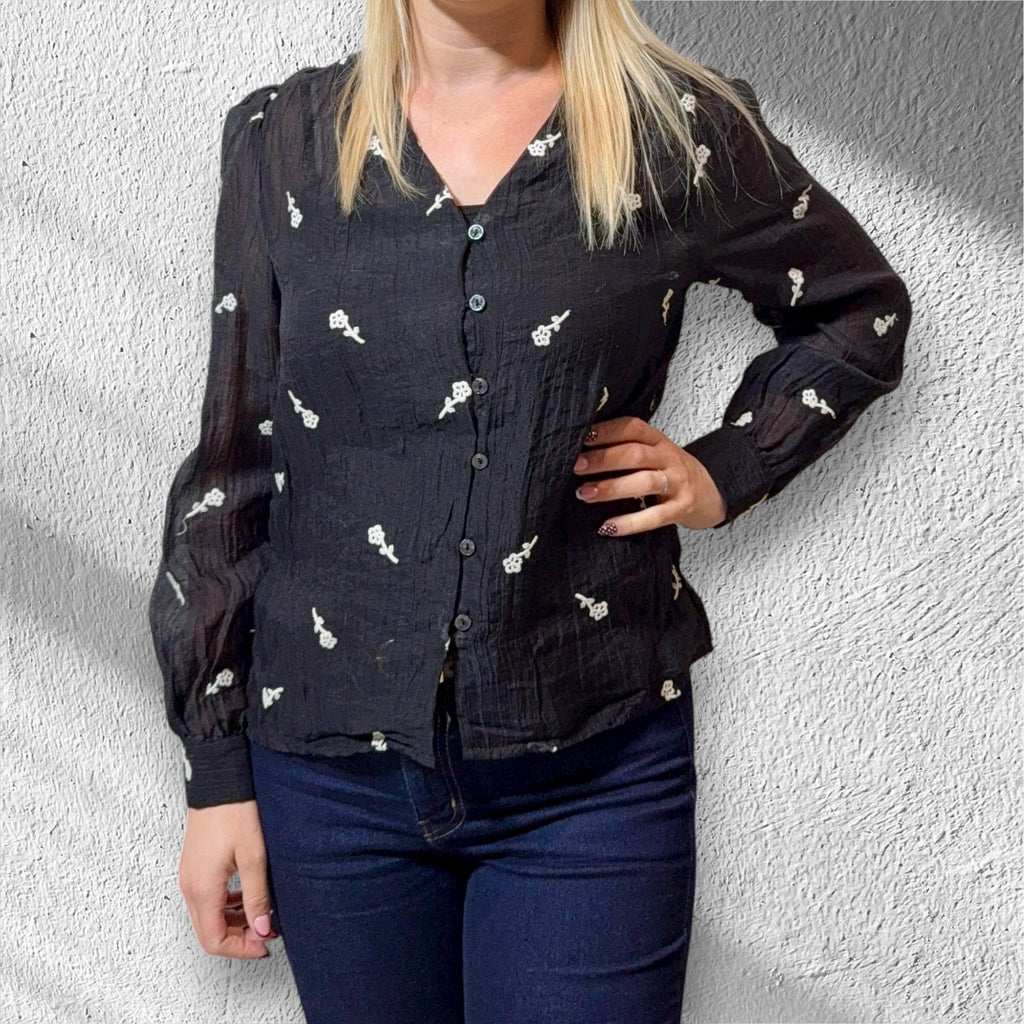 Blouse légère noire avec broderies fleuries