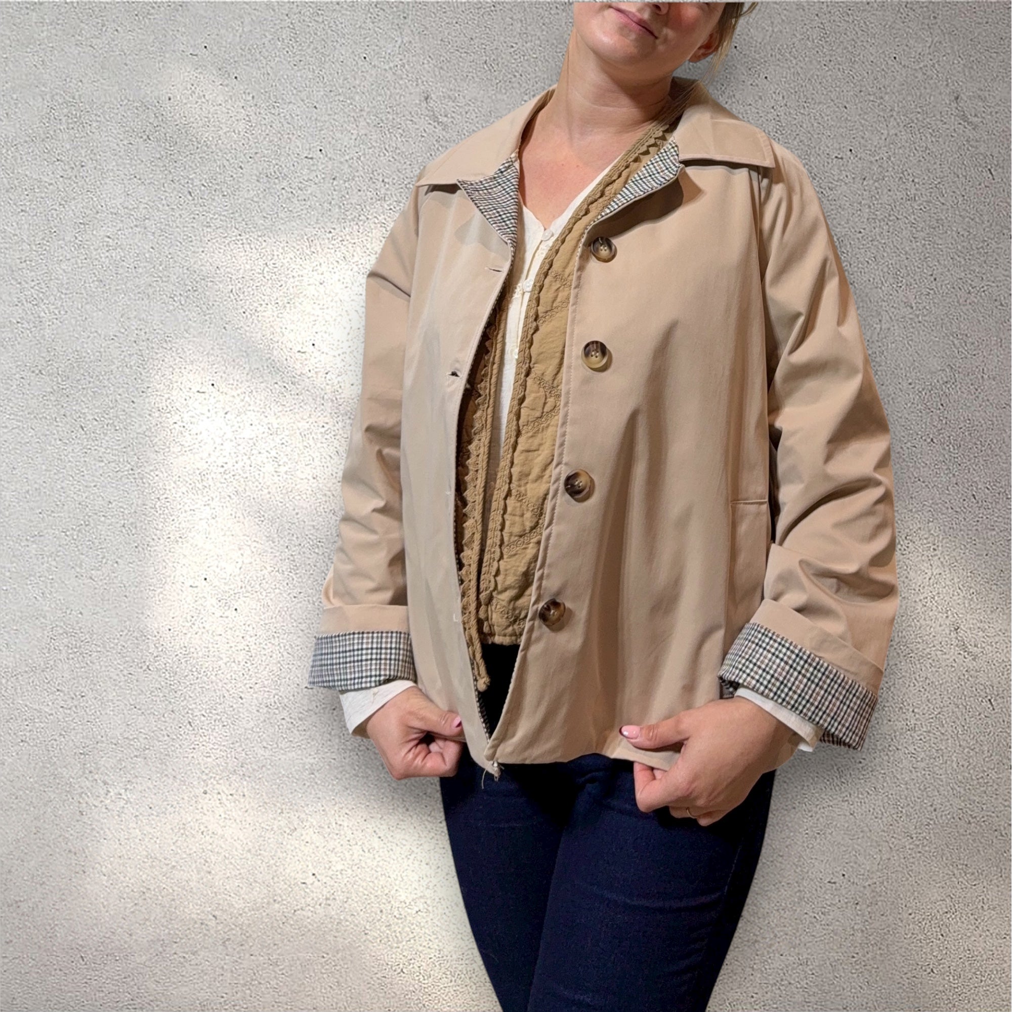 Trench court beige