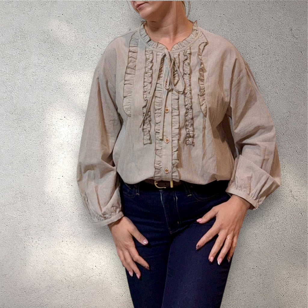 Blouse rayée beige à col volanté