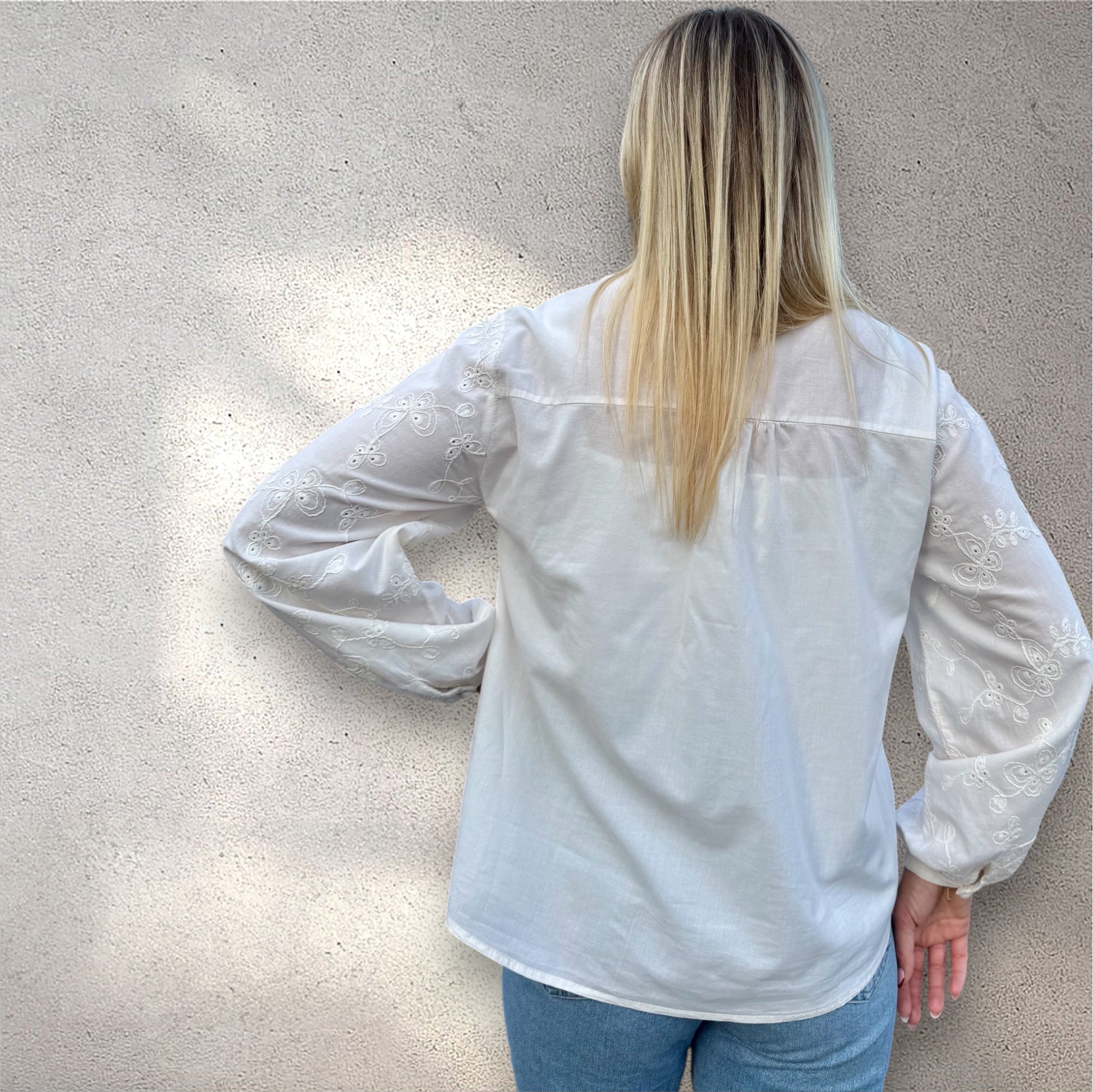Blouse bohème beige à broderies