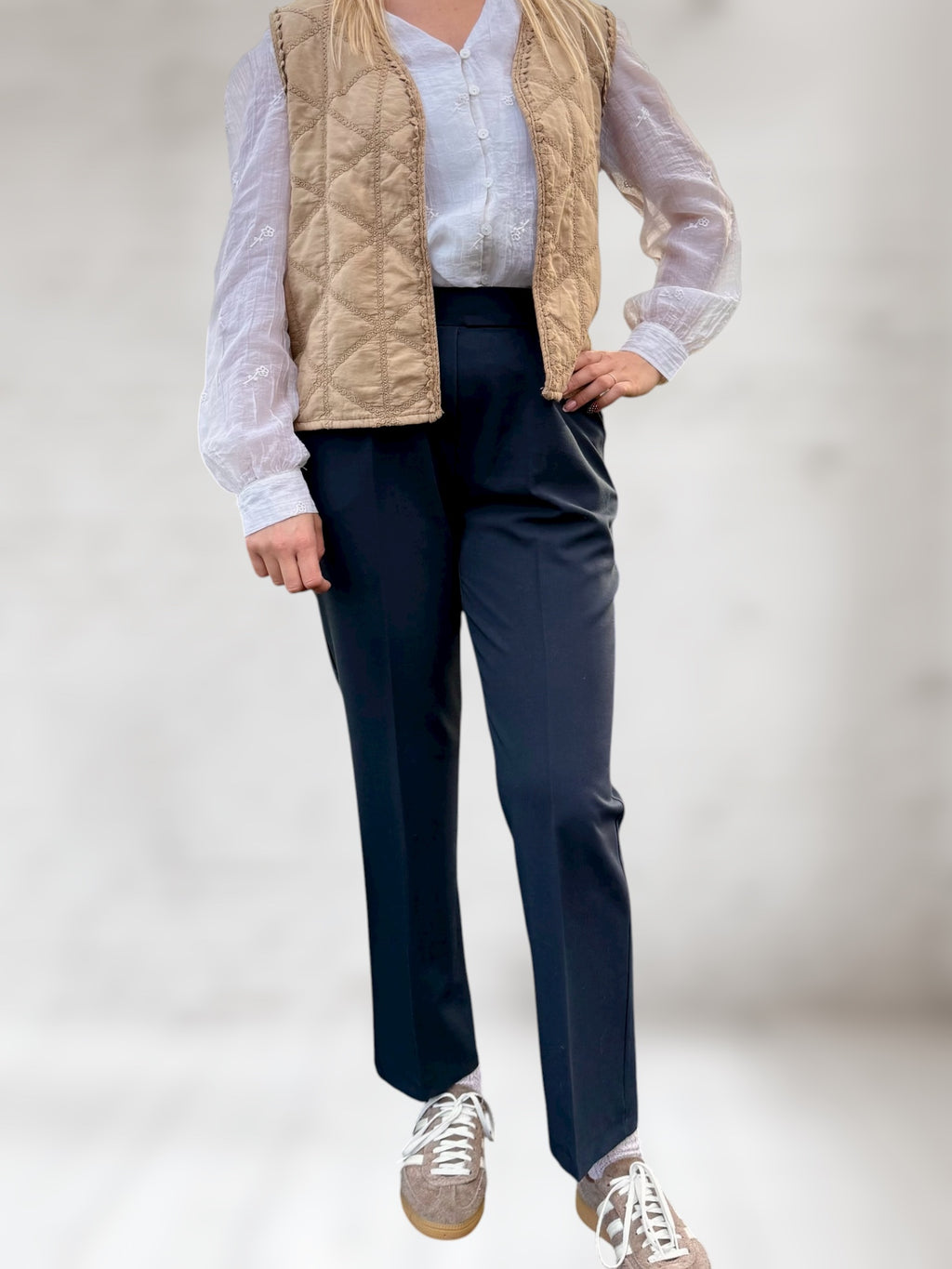 Pantalon marine droit élégant