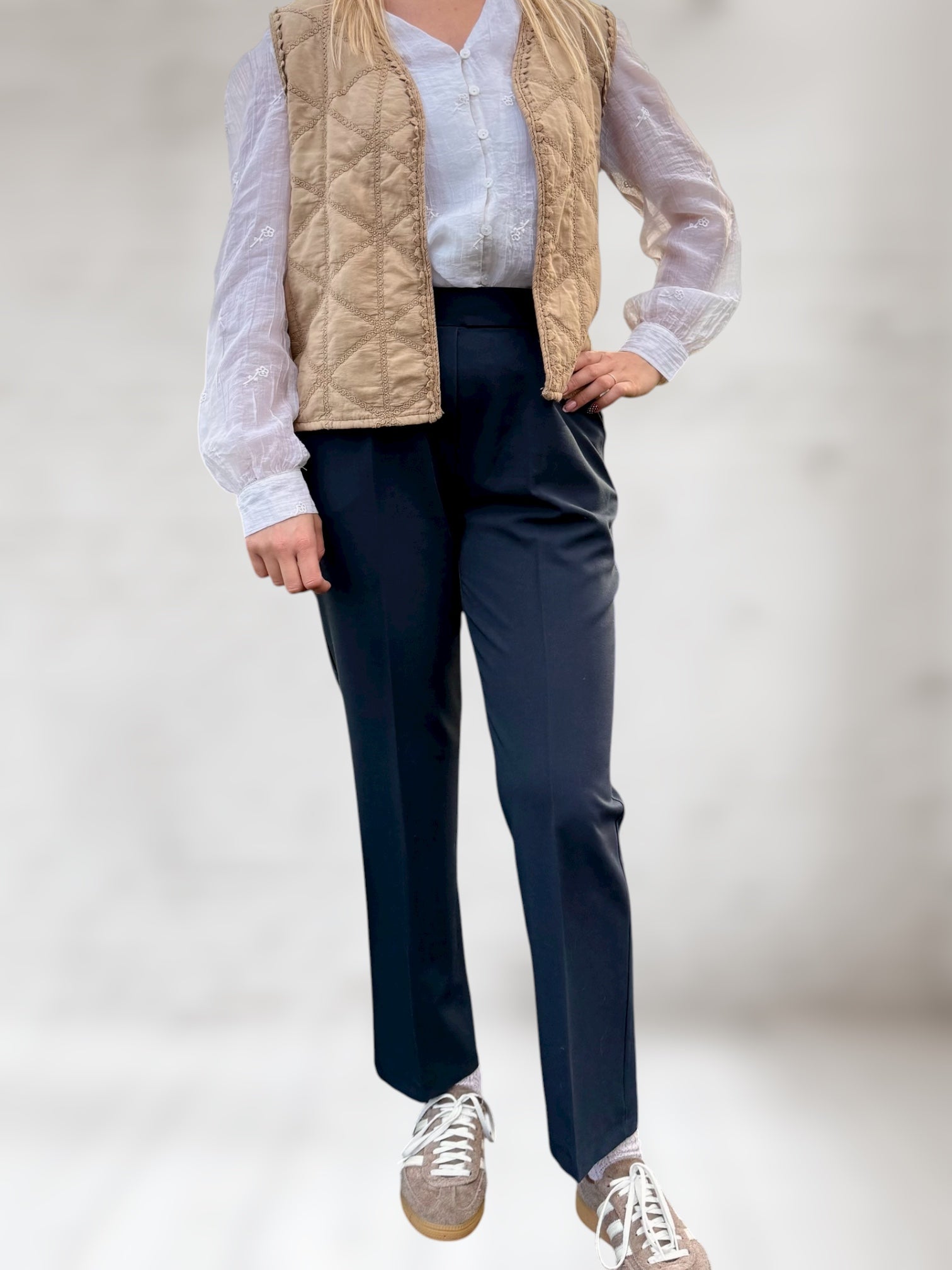 Pantalon marine droit élégant