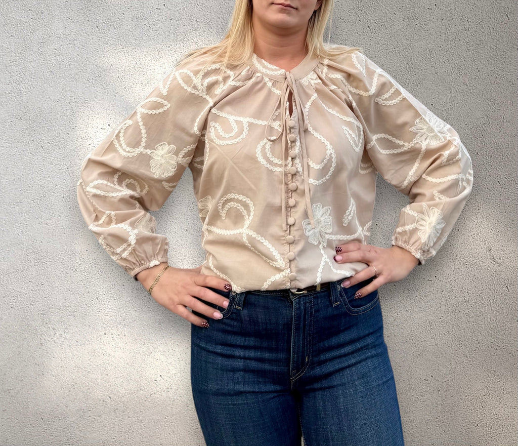 Blouse brodée bohème beige