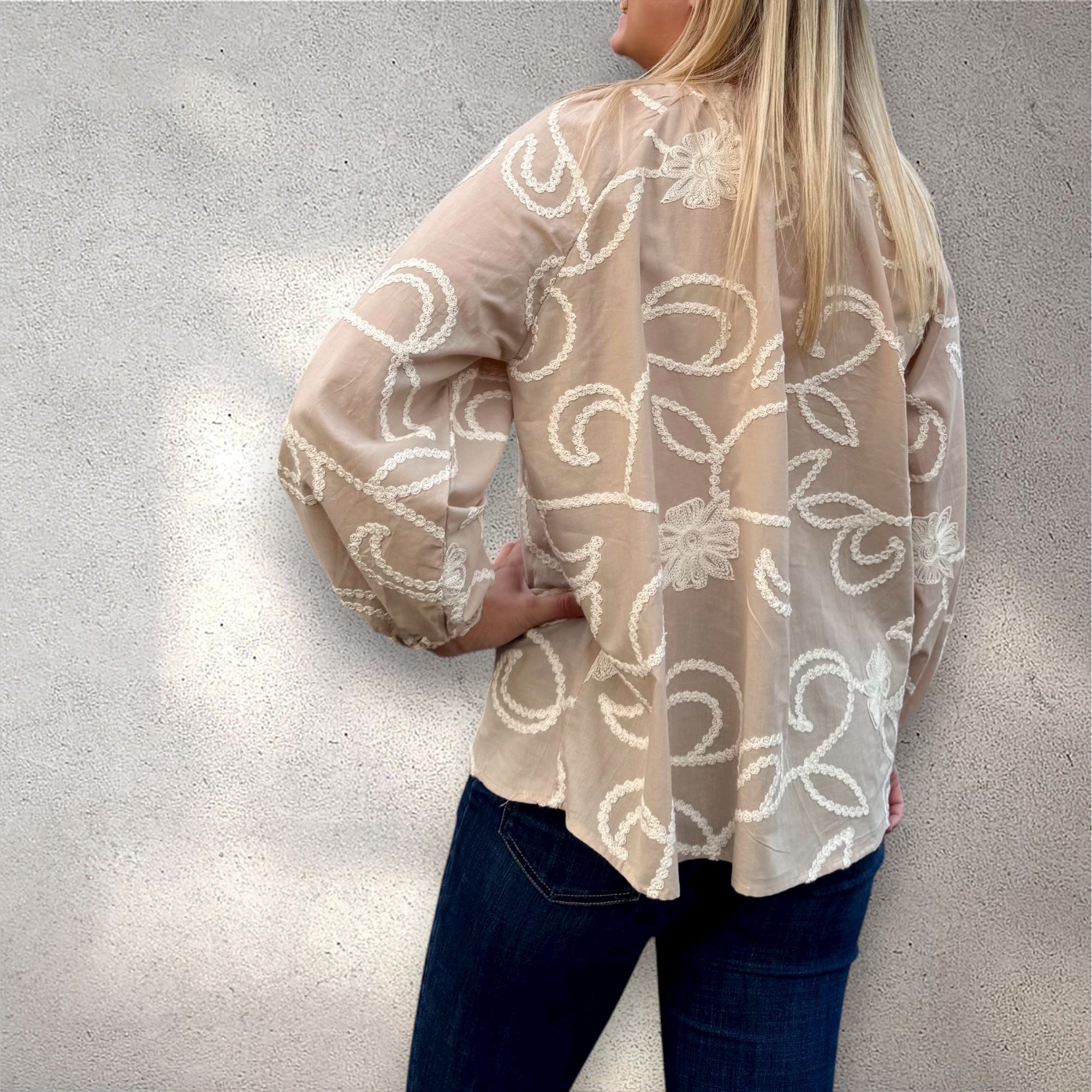 Blouse brodée bohème beige